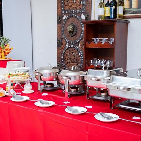 Hotel Hibiscus Blvd Triomphal Либревил Екстериор снимка