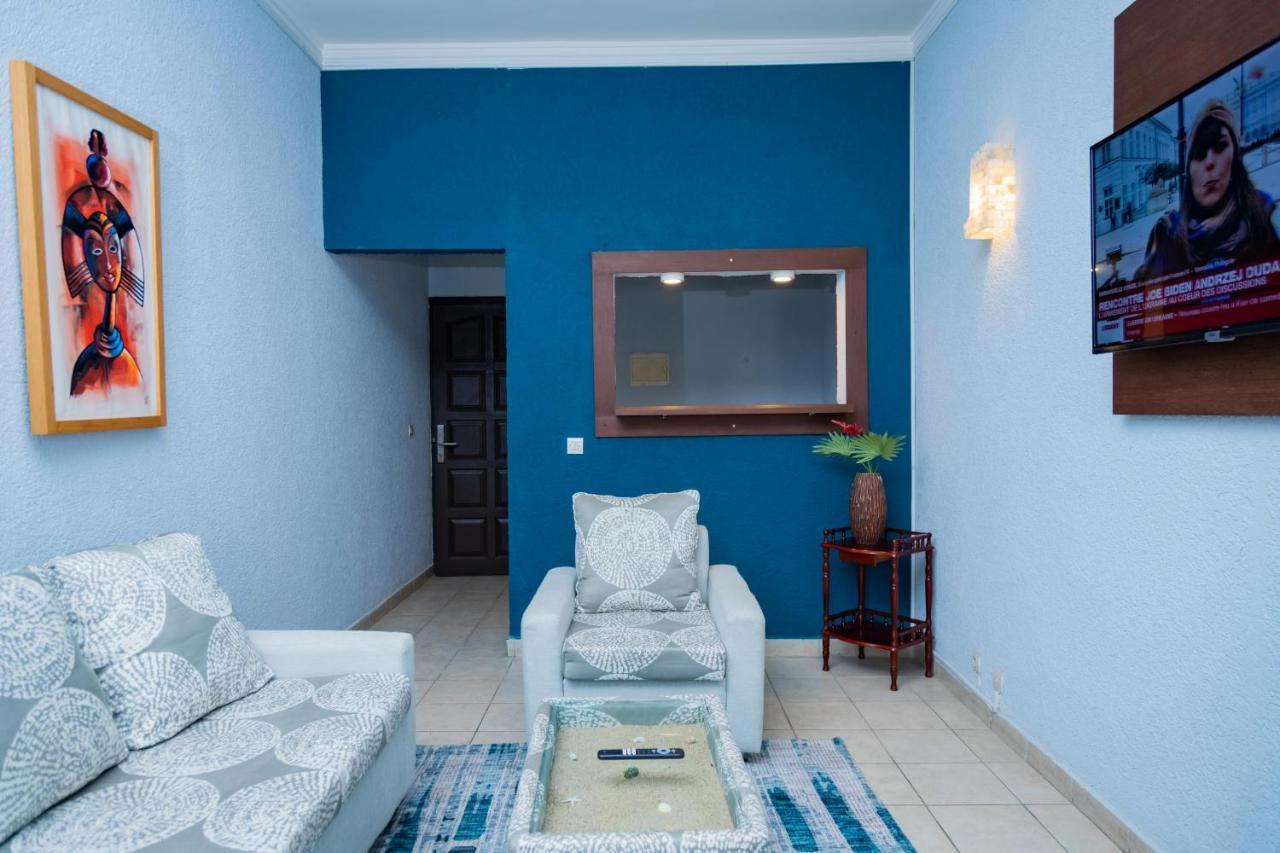 Hotel Hibiscus Blvd Triomphal Либревил Екстериор снимка